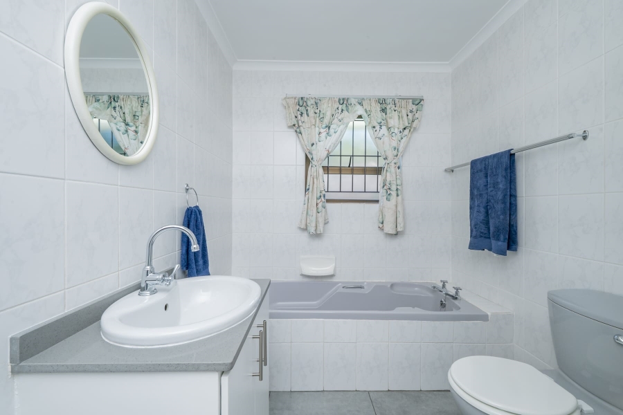 4 Bedroom Property for Sale in Vredekloof Western Cape